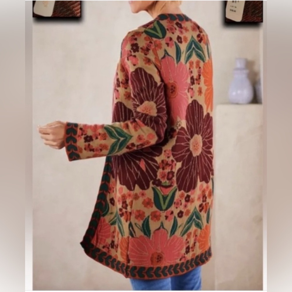 Soft Surroundings Allyson cardigan in bold floral print.‎ Size S